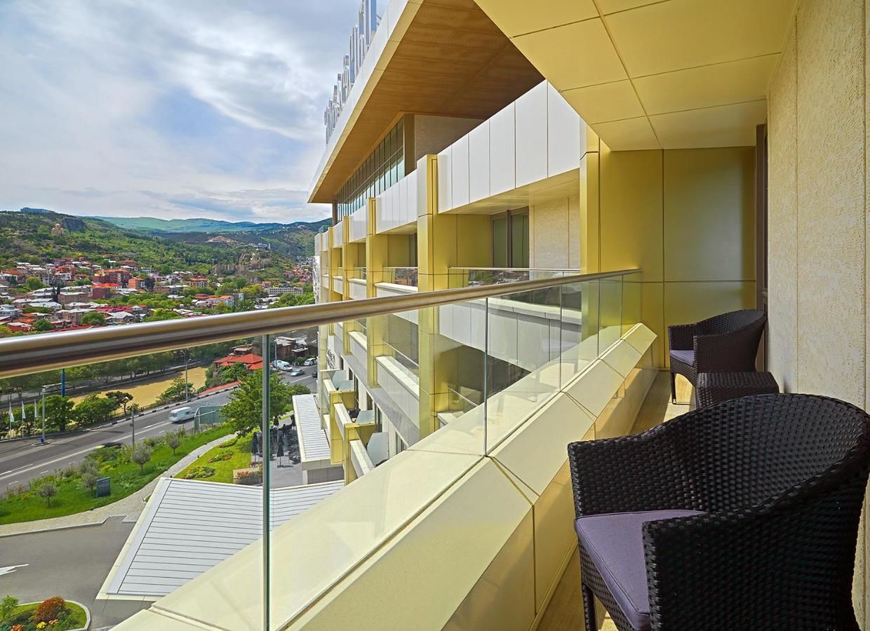 Отель Sheraton Grand Tbilisi Metechi Palace Тбилиси