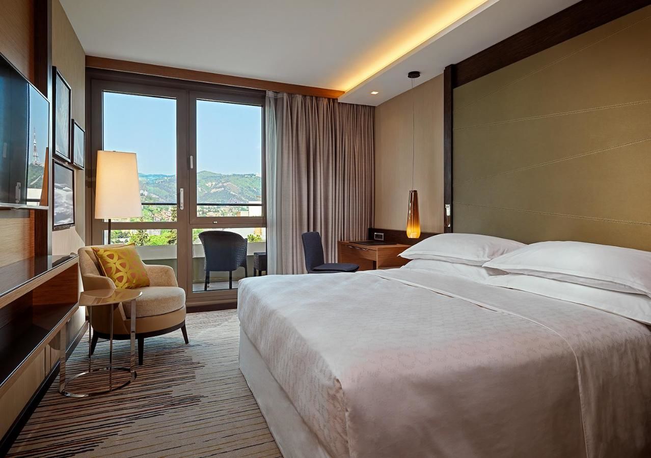 Отель Sheraton Grand Tbilisi Metechi Palace Тбилиси