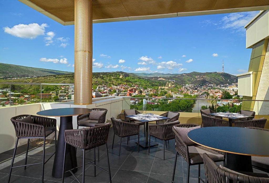 Отель Sheraton Grand Tbilisi Metechi Palace Тбилиси