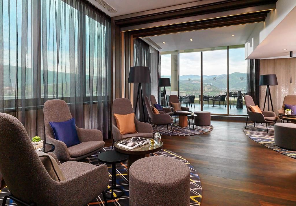 Отель Sheraton Grand Tbilisi Metechi Palace Тбилиси