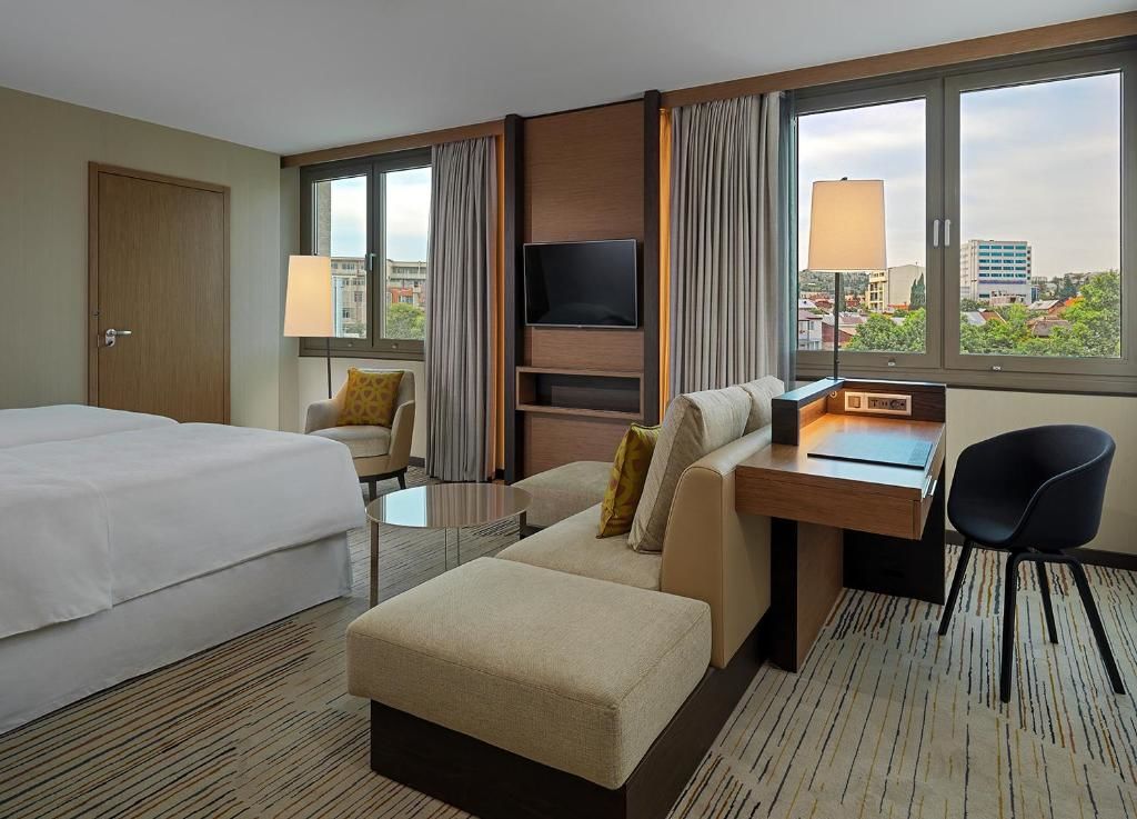 Отель Sheraton Grand Tbilisi Metechi Palace Тбилиси