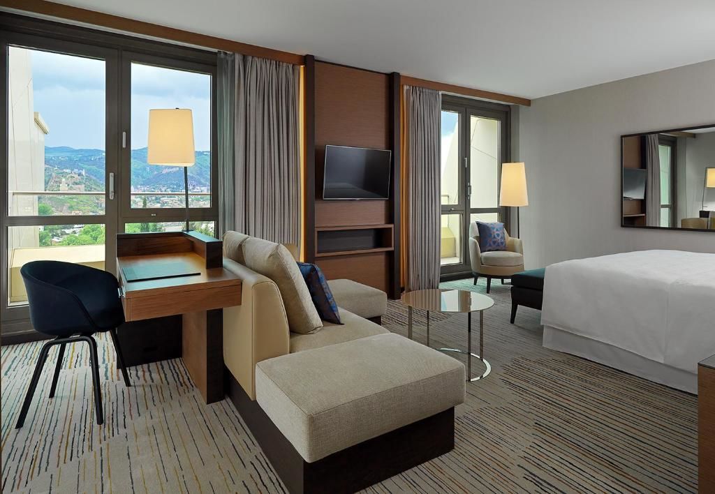 Отель Sheraton Grand Tbilisi Metechi Palace Тбилиси