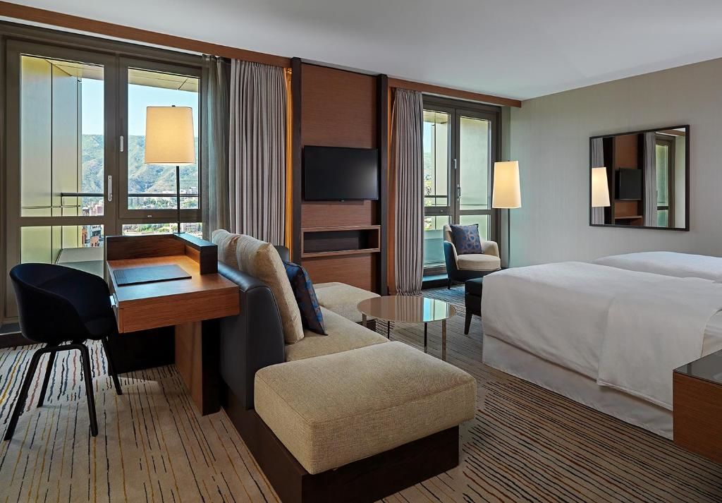 Отель Sheraton Grand Tbilisi Metechi Palace Тбилиси
