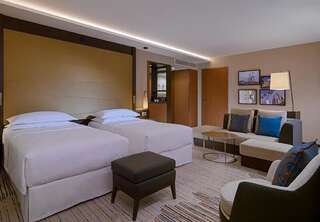 Отель Sheraton Grand Tbilisi Metechi Palace Тбилиси Представительский двухместный номер увеличенной площади с 2 отдельными кроватями/односпальными кроватями-3